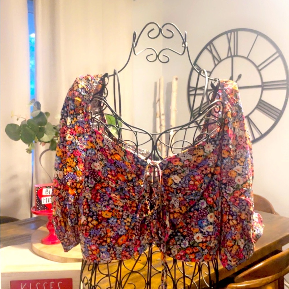 New with tags flower shirt